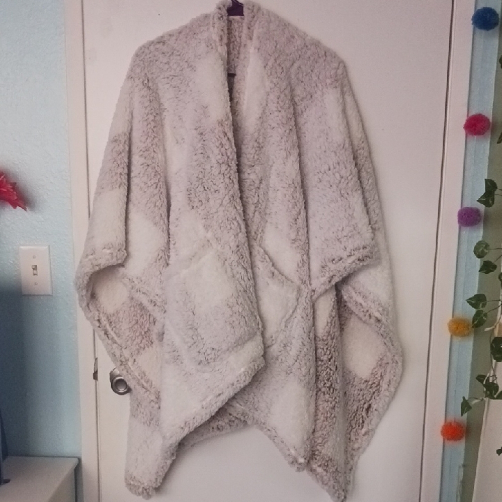 Cozy Sherpa Fleece Wrap